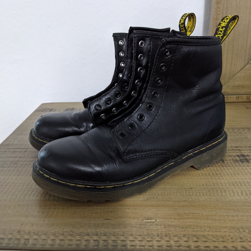 Dr.Martens Boots 5 sz FIT 6 WOMEN